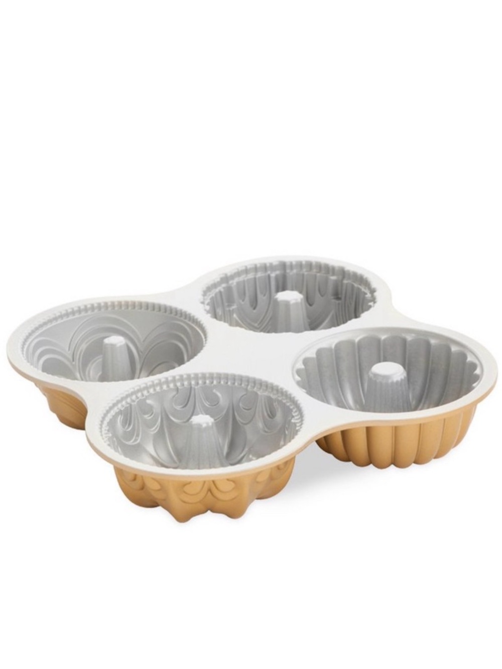 Nordic Ware Gold 9 Cup Bundt®
Quartet Pan 4 Cake Molds in 1 pan Baking Sheet - Picture 3 of 6
